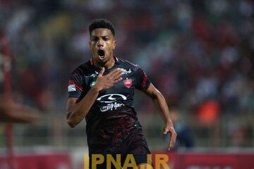 عقدنامه را که امضا کردم بعد با پرسپولیس قرارداد بستم