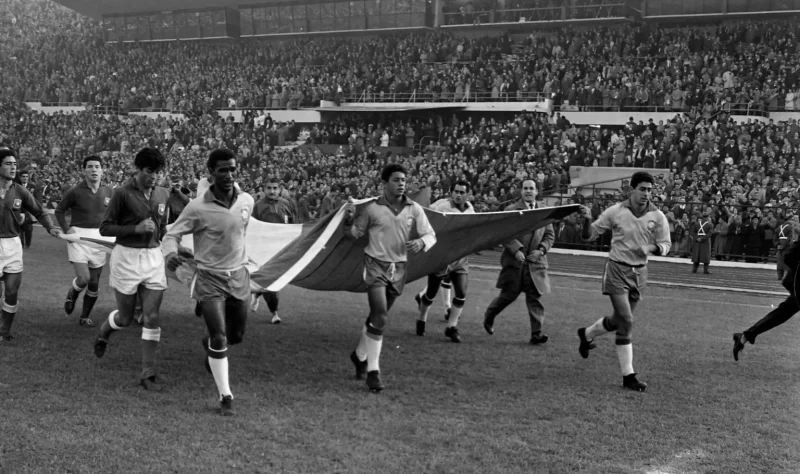 Garrincha eliminates and infatuates Chile