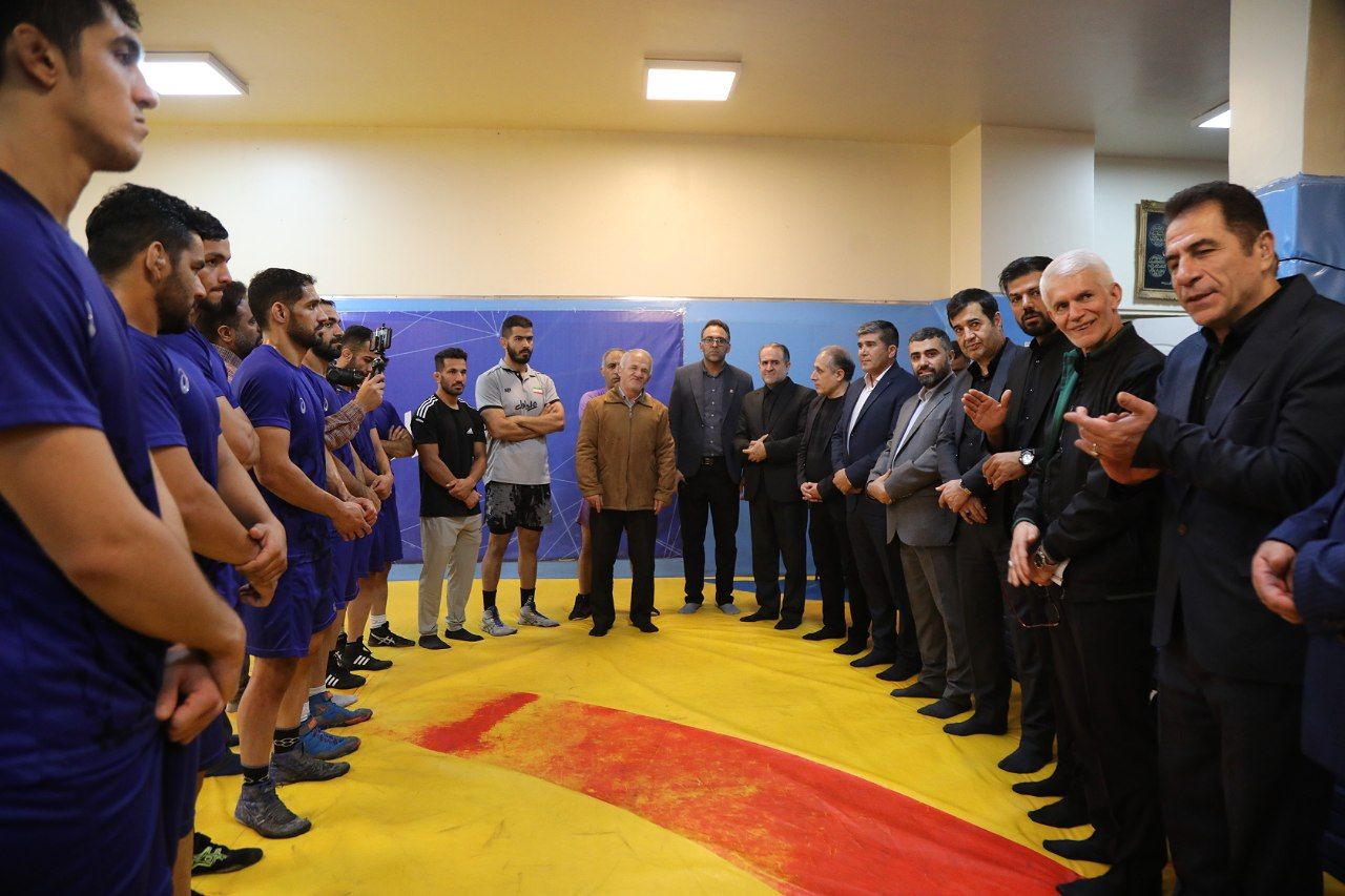 مستندی کوتاه از بازدید دکتر دنیامالی وزیر ورزش و جوانان از اردوی تیم های ملی ناشنوایان پیش از اعزام به بازی های آسیایی مالزی