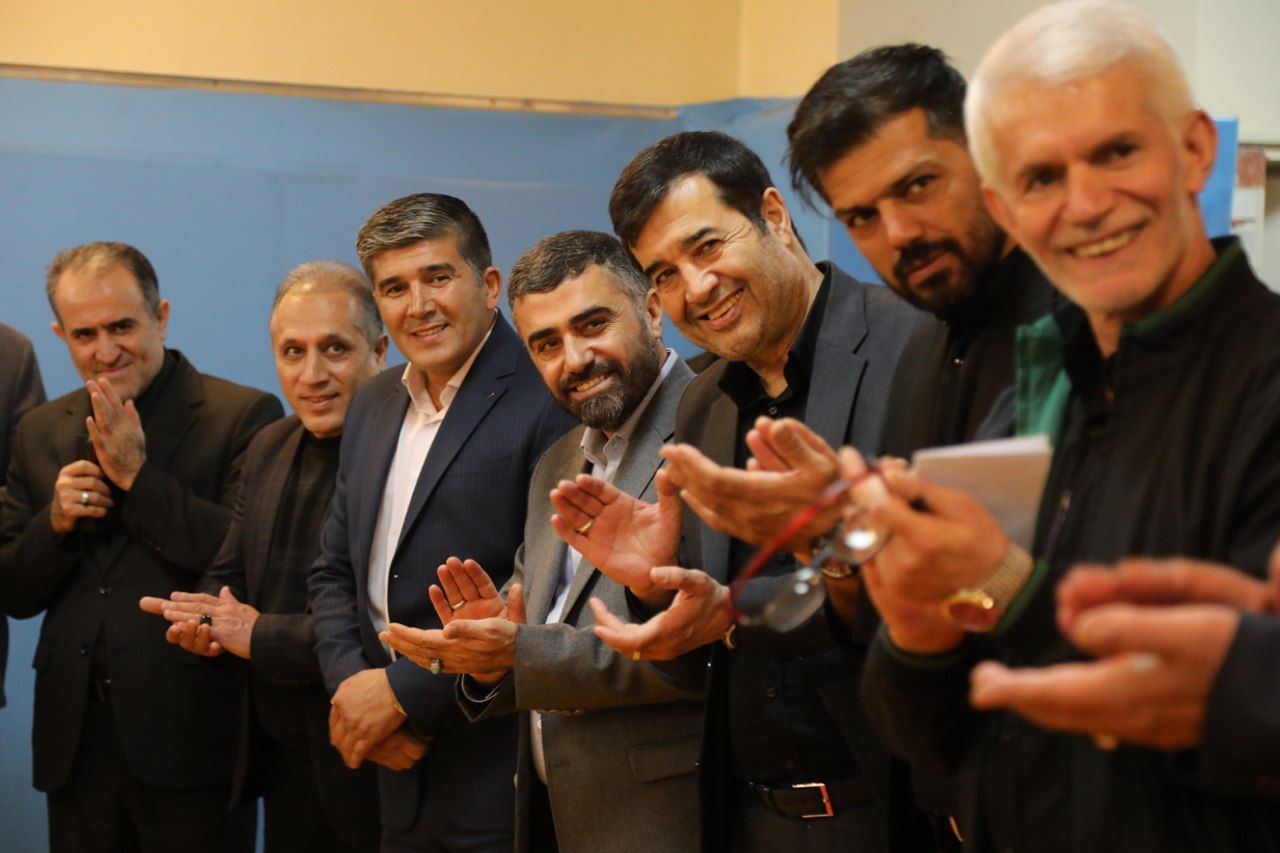 گزارش تصویری از بازدید دکتر دنیامالی وزیرورزش و جوانان از اردوی تیم های ملی ناشنوایان پیش ازاعزام به بازی‌های آسیایی مالزی