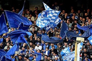 عکس| یاد یک پرسپولیسی در بین هواداران استقلال