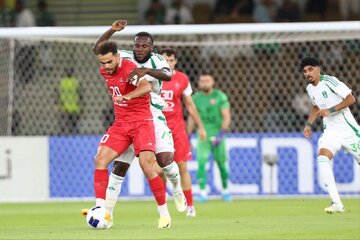 عکس | گاف عجیب باشگاه پرسپولیس در مراسم تمدید قرارداد اورونوف