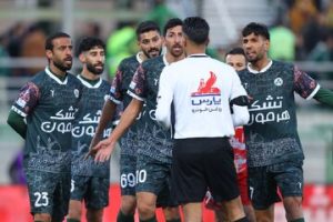 عکس | صحنه جنجالی ذوب‌آهن - پرسپولیس؛ پنالتی بود؟