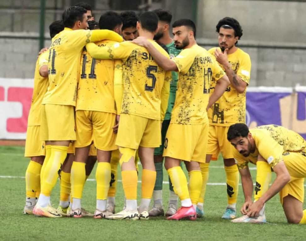 فجرشهید سپاسی شیراز با گرفتن ۱۴ امتیاز دیگر به لیگ برترفوتبال صعود می کند