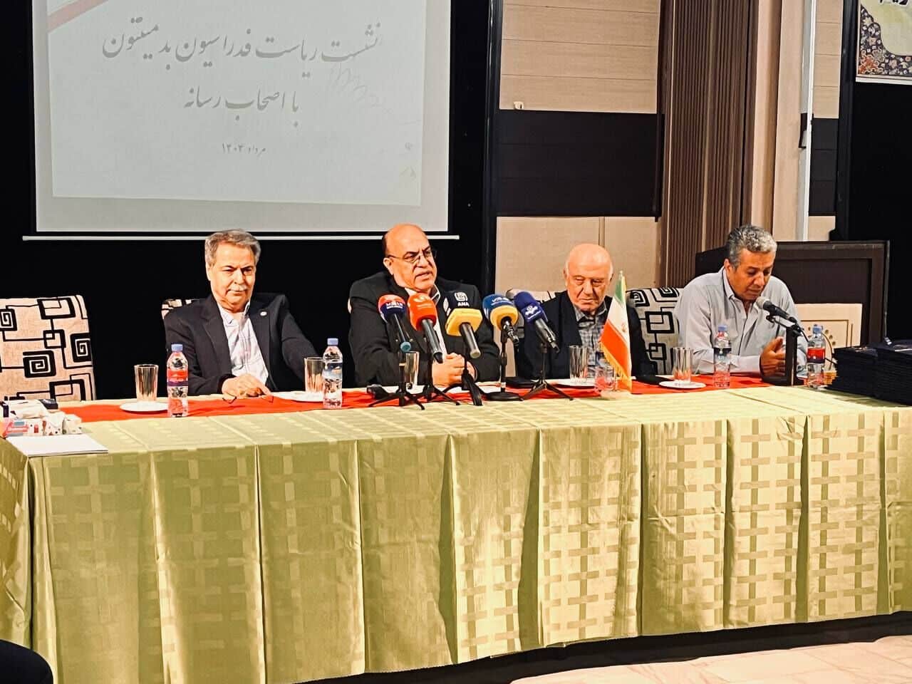 انفجار بدمینتون در ایران/۳۰۰ هزار نفر فعال، جام فجر در ارومیه و تورنمنت کاسپین با حضور ۶ کشور