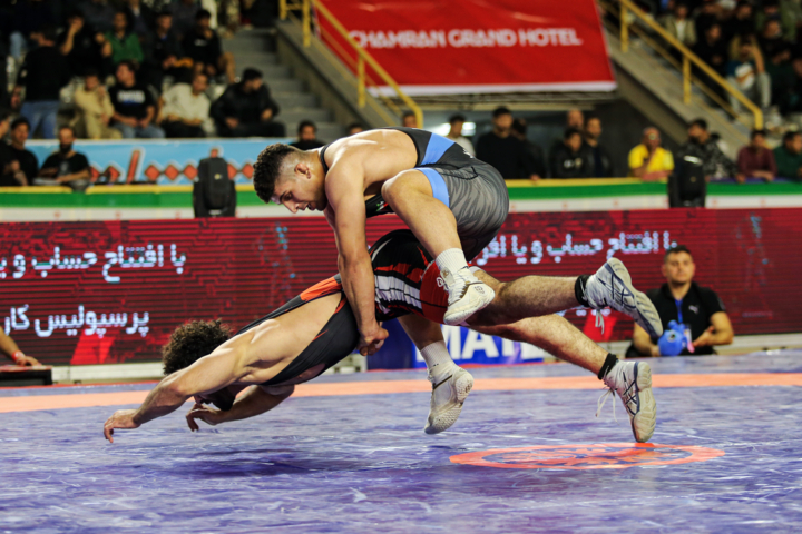 نبرد غولهای کشتی فرنگی در شیراز؛ فارس به دنبال تثبیت قهرمانی در لیگ نوجوانان