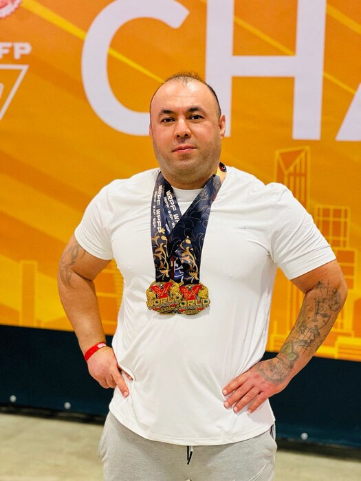 از یتیمی تا فتح قله‌های جهانی/داستان الهام‌بخش قهرمان پاورلیفتینگ ایران