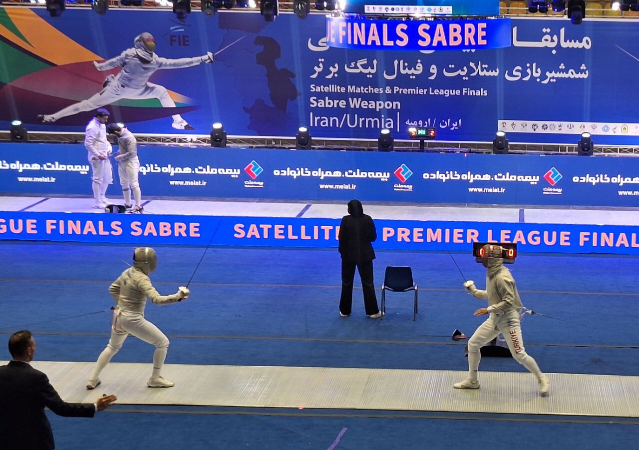 مسابقات بینالمللی شمشیربازی سابر در آذربایجانغربی آغاز شد