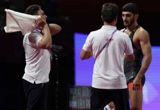 تصاویر دردناک کشتی‌گیر ایرانی/ شانس طلا با شاهکار پزشکان تبدیل به اشک و خون شد! +عکس