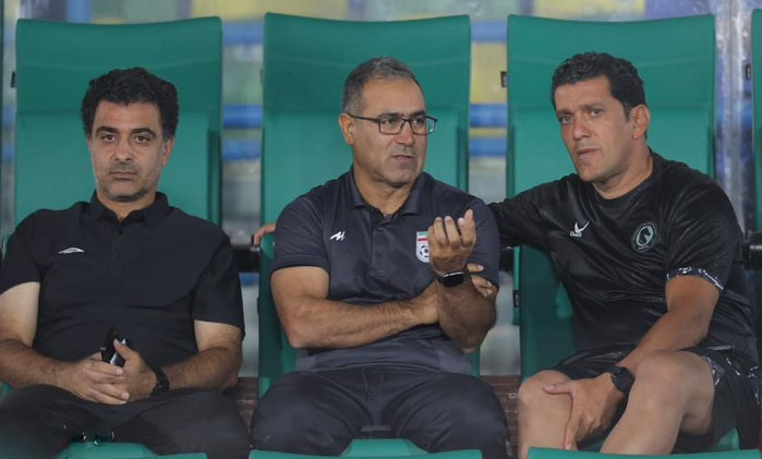 یک پرسپولیسی حین بازی استقلال و پیکان روی سکوها رویت شد