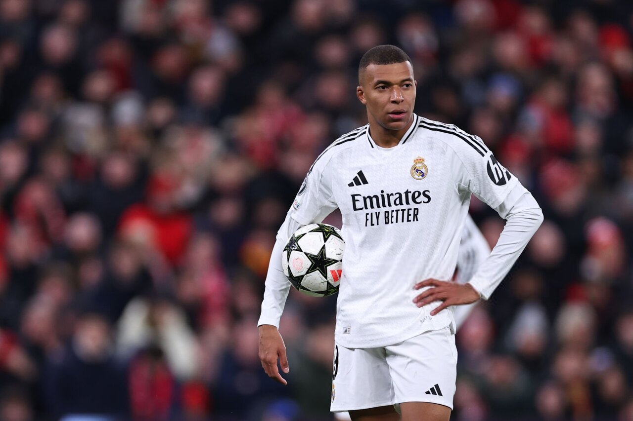 عکس یادگاری امباپه با خواهر جورجینا