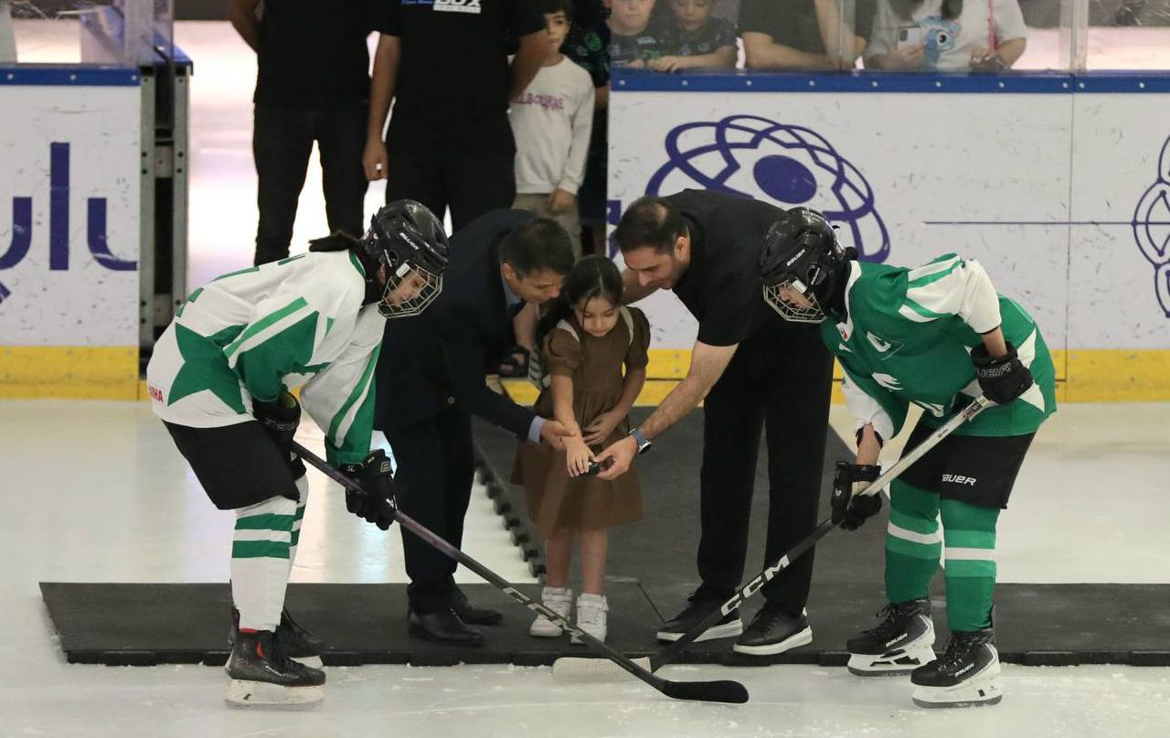 لیگ هاکی روی یخ جوانان میزبان سرمربی تیم ملی کشتی فرنگی/ برتری تیم سیمرغ مقابل سپندار