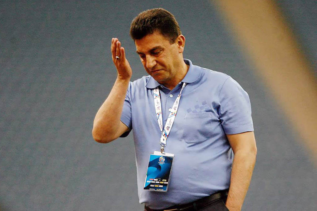 قلعه‌نویی: با این وضعیت بازی مقابل تیمهای بزرگ به مشکل می‌خوریم/ بازیکنانم اشتباهات بچگانه‌ای داشتند