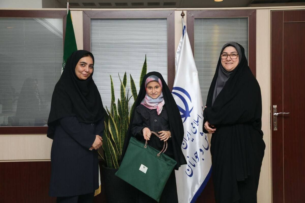 درخشش اسما حسنپور مقدم در آسیا؛ تجلیل معاون وزیر از قهرمان خردسال شطرنج و مادر الگوی او