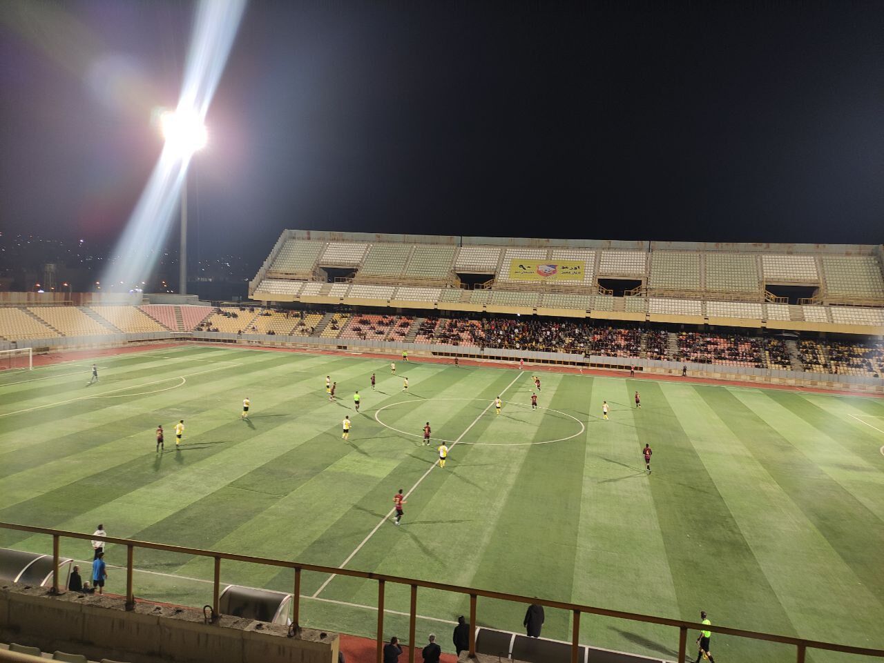 نبرد حساس ۹۰ ارومیه و پارس جنوبی جم در غیاب تماشاگران؛ امید صعود زردپوشان