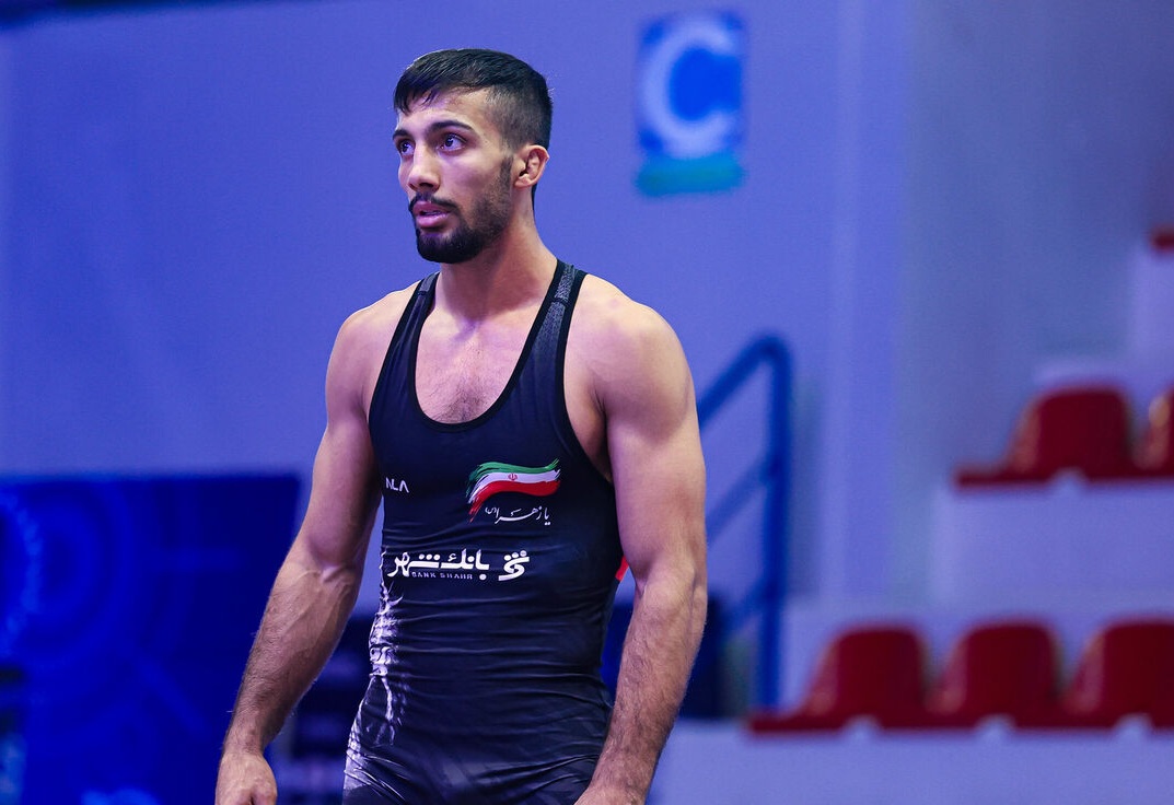 آفتابی شدن مرد یخی در جمع فرنگی‌کاران