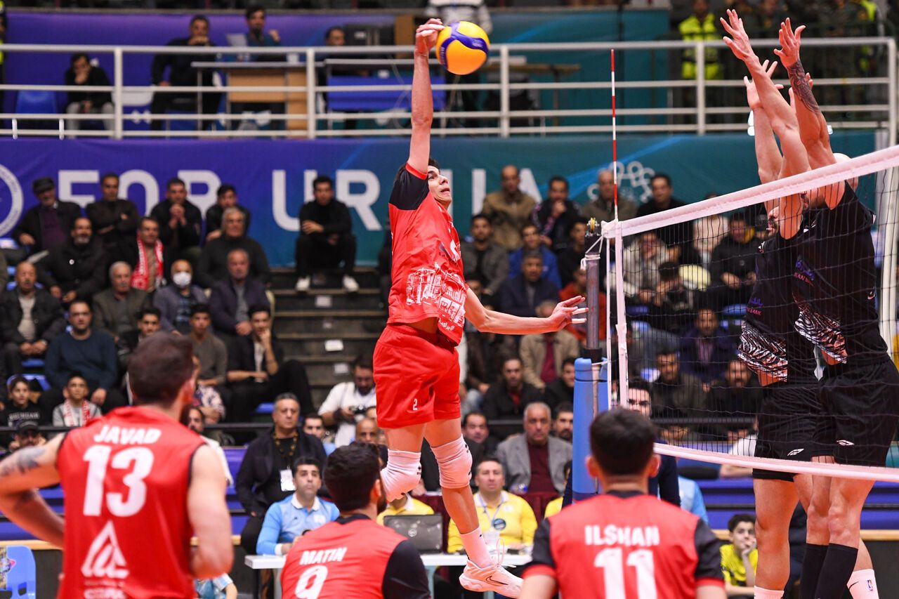 طوفان سه‌ست‌ه چادرملو مقابل پاس گرگان در اردکان