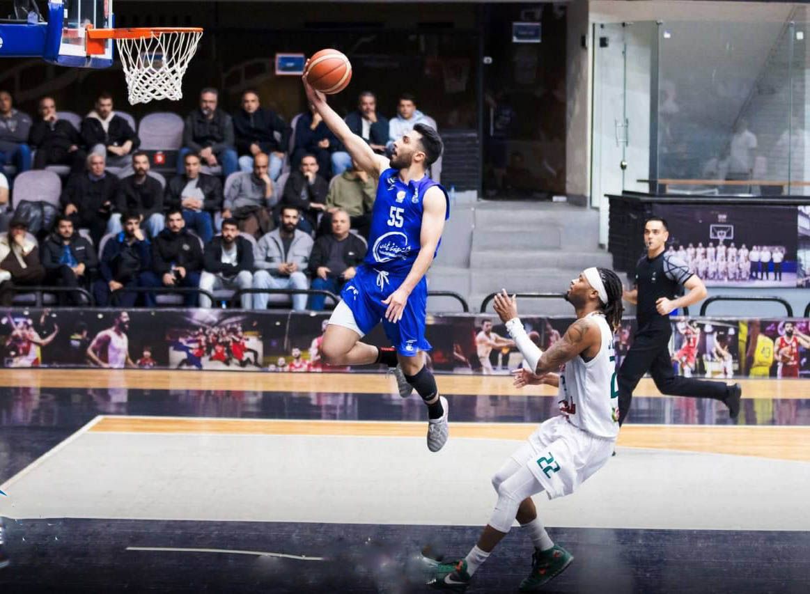 دیدار معوقه هفته دهم به سود استقلال به پایان رسید/ زور آرزومندی به شاهین طبع نرسید