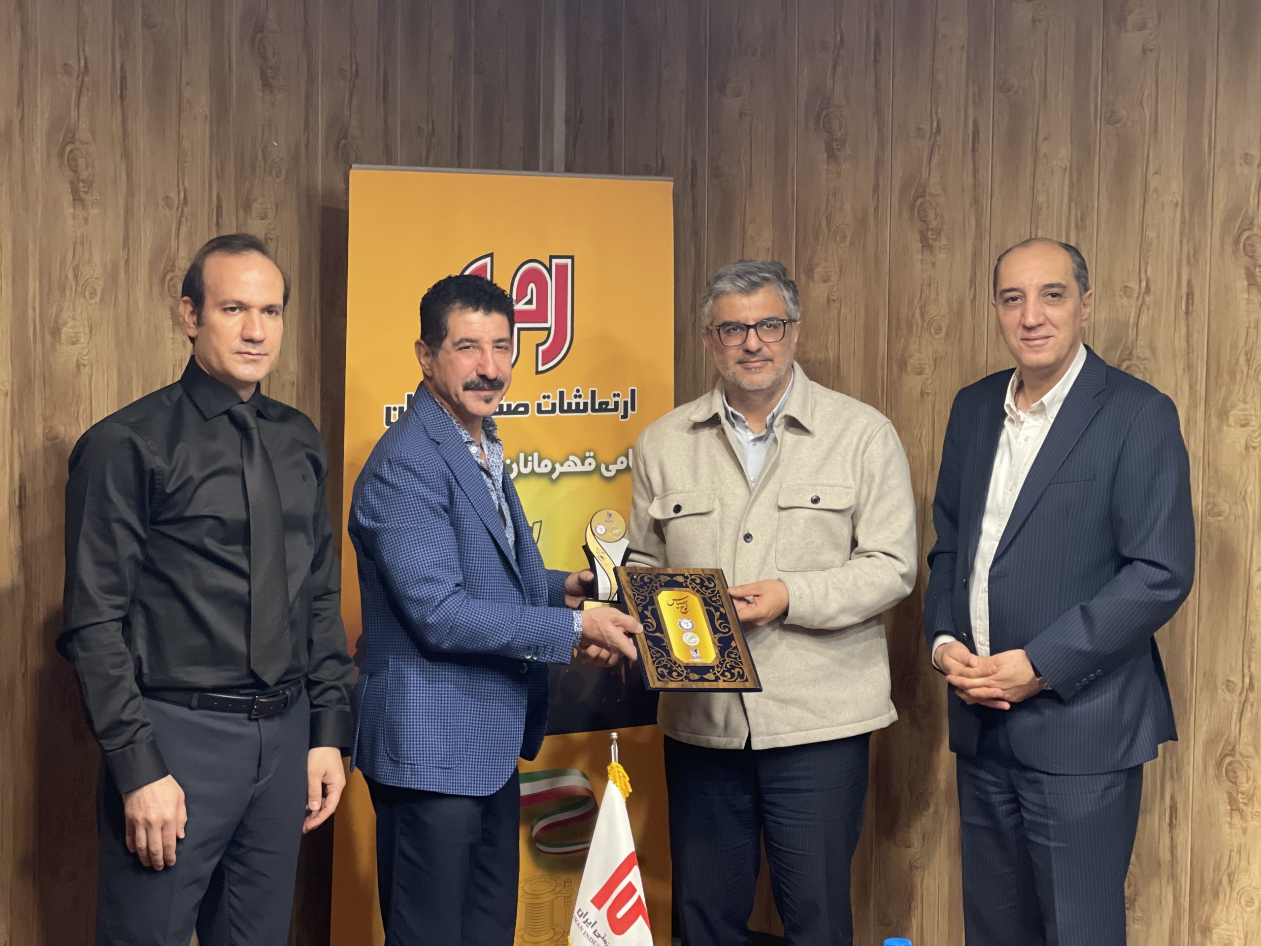 با حضور رئیس فدراسیون اسکی و ورزشهای زمستانی/ از ورزشکاران ارتعاشات صنعتی تقدیر شد