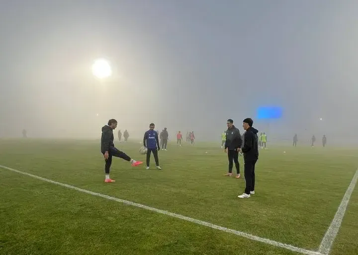 ابهام در آغاز دیدار آلومینیوم و ملوان مه غلیظ اراک برنامه لیگ برتر را برهم زد