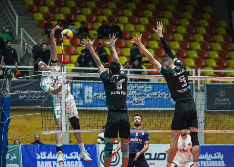 درخشش بی سابقه پویا آریاخواه در لیگ برتر والیبال ایران نمایش خیره کننده در هفته هشتم