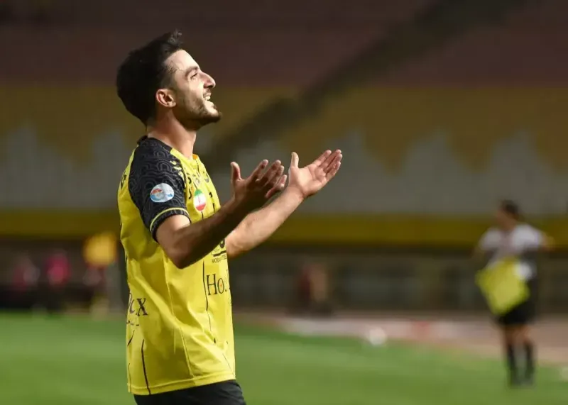 درخشش دوباره محمدمهدی لطفی در اراک و بازگشت سپاهان به صدر لیگ برتر