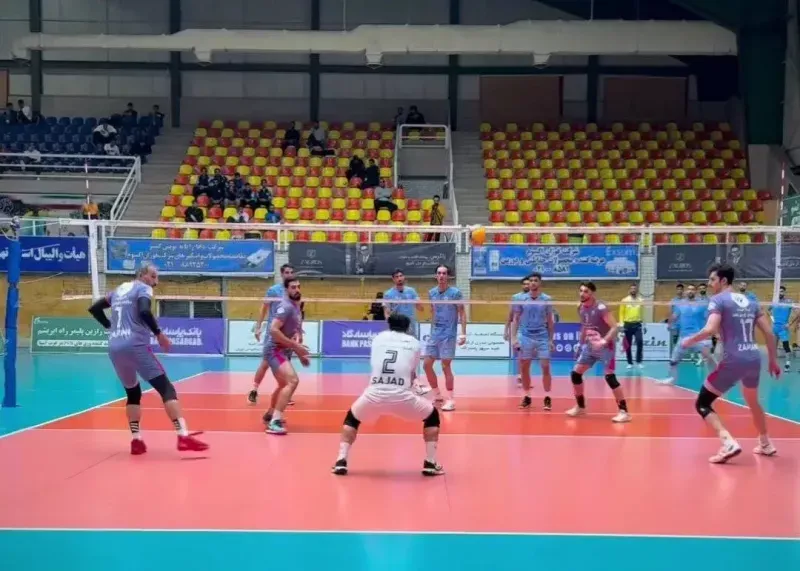 برد ارزشمند چادر ملو اردکان مقابل صنعتگران امید در تهران