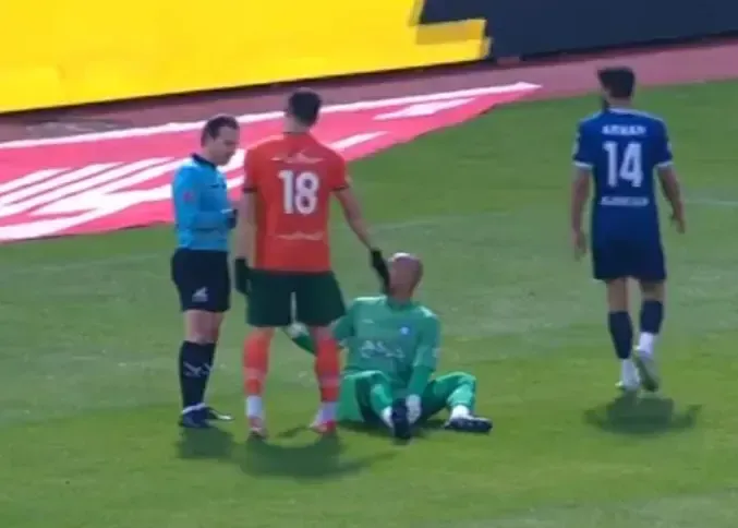 حاشیه بزرگ داوری در دربی کرمان آغاز بازی بدون VAR و اعتراض گل‌گهر