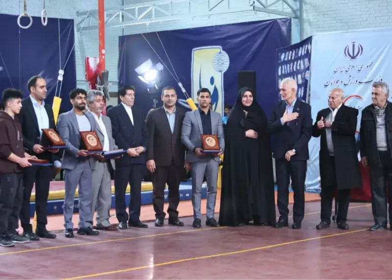 پاداش و لوح یادبود به ملی‌پوشان و مربیان موفق در لیگ ژیمناستیک هنری