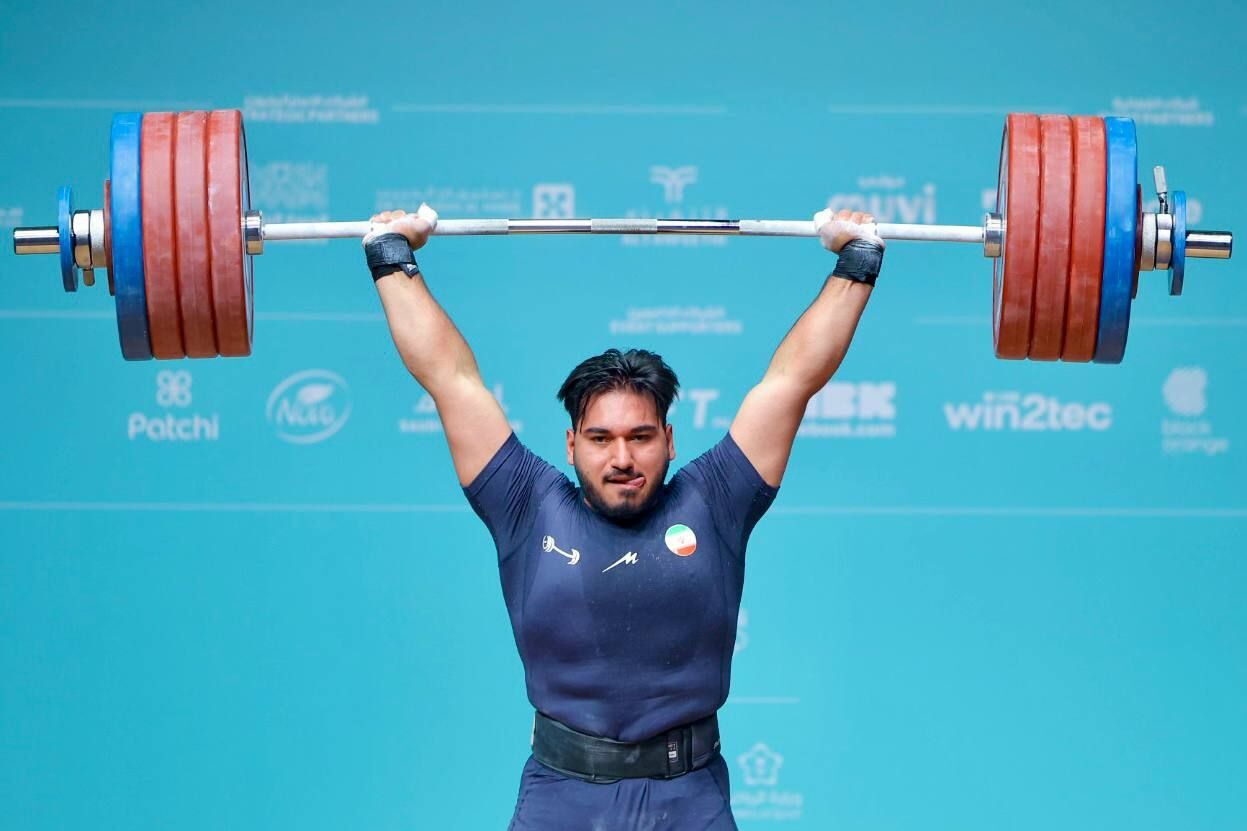 علیرضا نصیری با مجموع ۴۰۷ کیلوگرم قهرمان دسته ۱۱۰ کیلوگرم لیگ وزنه‌برداری شد