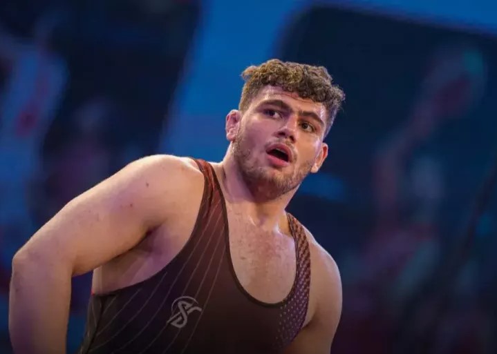 امیرحسین اسمعلی نوجوان ۱۶ ساله با مدال طلا و نایب‌قهرمانی در کشتی آزاد و فرنگی