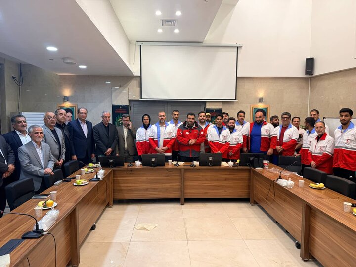 پیوستن ملیپوشان دوومیدانی به پویش ایران ما در مشهد با پیام تلاش و ایستادگی