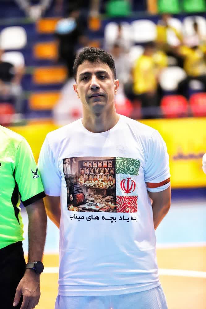 آقای گل فوتسال آخرین گل فصل را به یاد دانش آموزان میناب تقدیم کرد