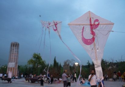 آسمان پایتخت رنگارنگ شد؛ برگزاری نخستین جشنواره هزار نفری بادبادک‌ها با شعار «ایران قشنگ من»
