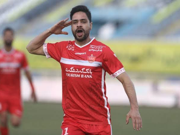 کمال کامیابینیا با پوستر ویژه پرسپولیس بدرقه شد؛ «جنگجوی همیشگی»
