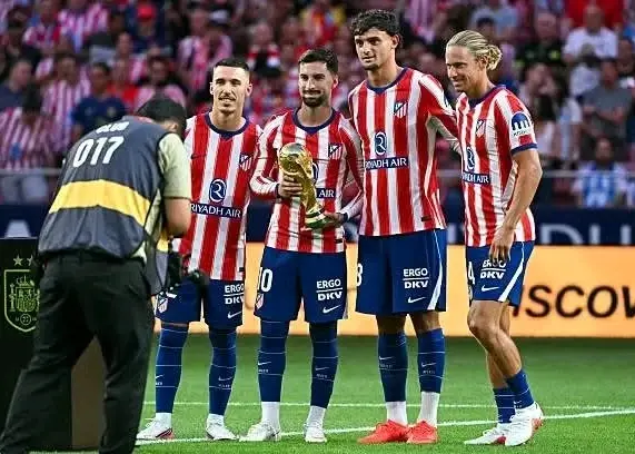 جشن قهرمانان جهان در متروپولیتانو پیش از بازی اتلتیکو