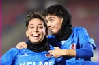 خاتون بم با سه گل گام اول را محکم برداشت خاتون بم با سه گل گام اول را محکم برداشت