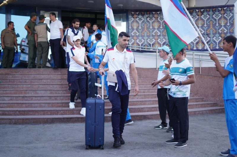 تیم ملی ایران با ۳ نماد سنتی وارد فرغانه شد؛ استقبال ویژه از شاگردان قلعهنویی